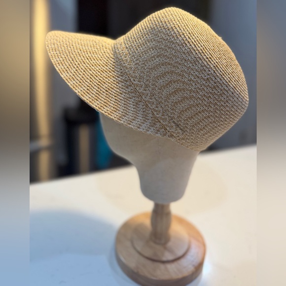 Croft & Barrow Natural Beige Straw Women's Summer Beachwear Cap W/ Button Accent - Picture 4 of 6